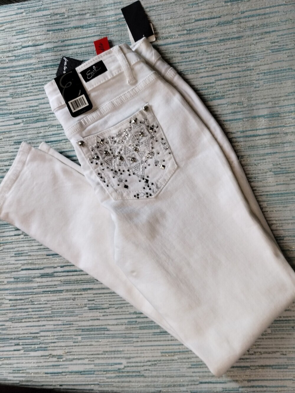 Earl Jeans White Skinny Jeans with Jeweled Back Pocket